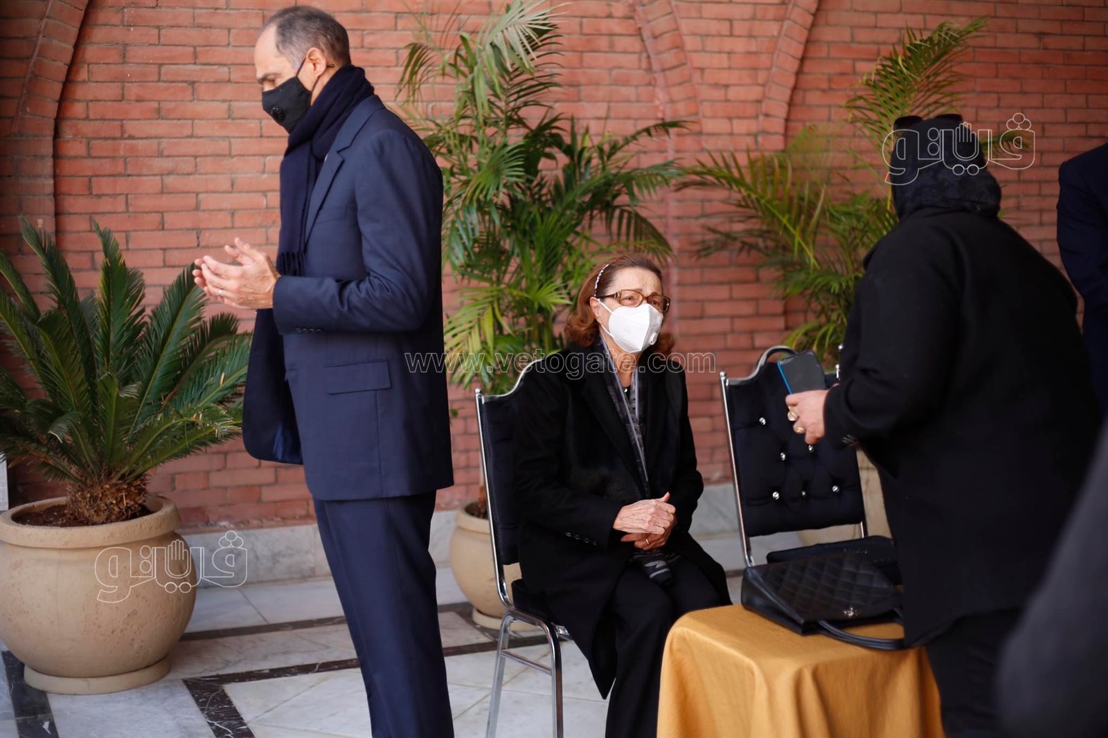 سوزان مبارك تظهر أمام قبر الرئيس الراحل5