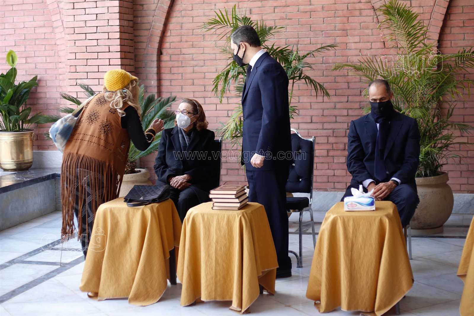 سوزان مبارك تظهر أمام قبر الرئيس الراحل6