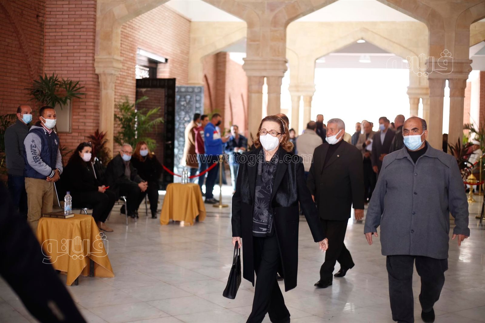 سوزان مبارك تظهر أمام قبر الرئيس الراحل8