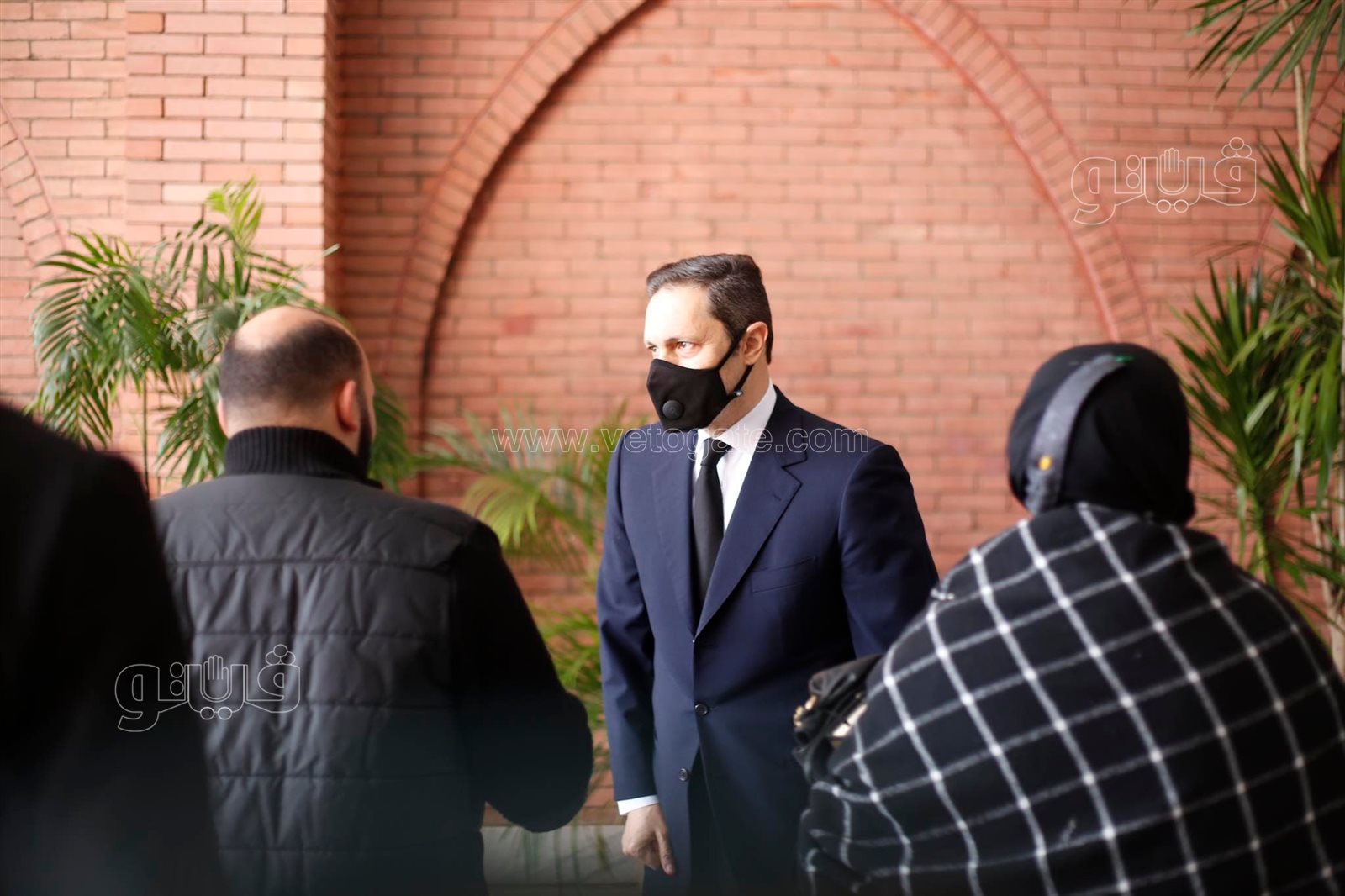 وصول علاء وجمال مبارك إلى مقبرة والدهما لإحياء ذكرى وفاته الثانية1