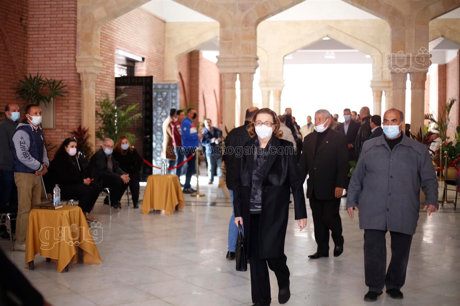 سوزان مبارك تظهر أمام قبر الرئيس الراحل4