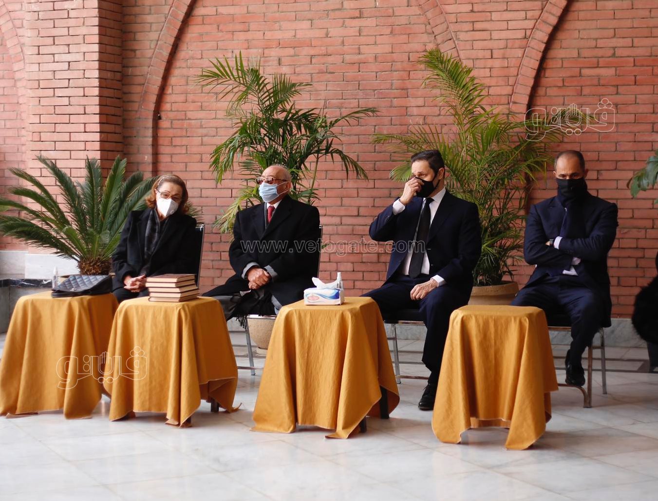 سوزان مبارك تظهر أمام قبر الرئيس الراحل13