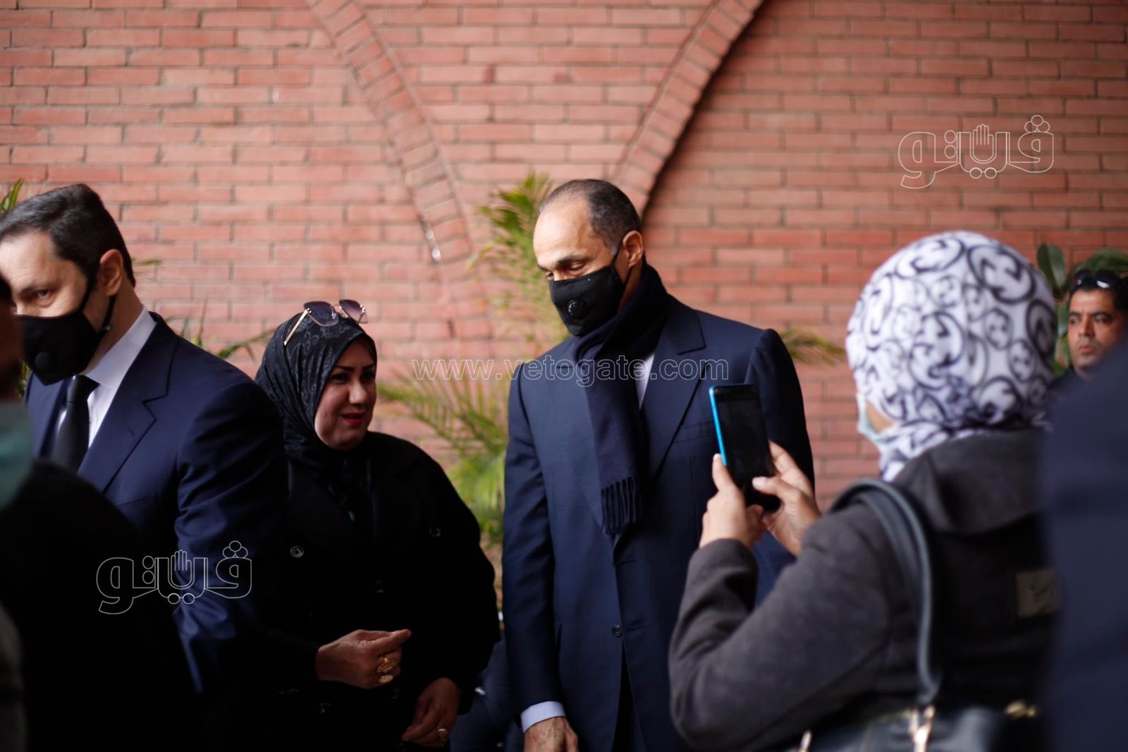 وصول علاء وجمال مبارك إلى مقبرة والدهما لإحياء ذكرى وفاته الثانية2