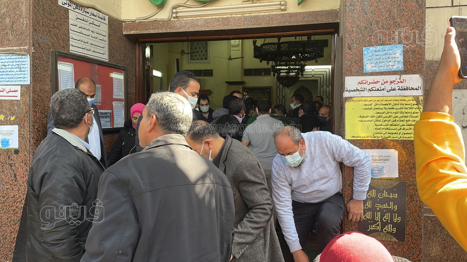 لحظة تشييع جثمان جالا فهمي من مسجد مصطفى محمود (4)