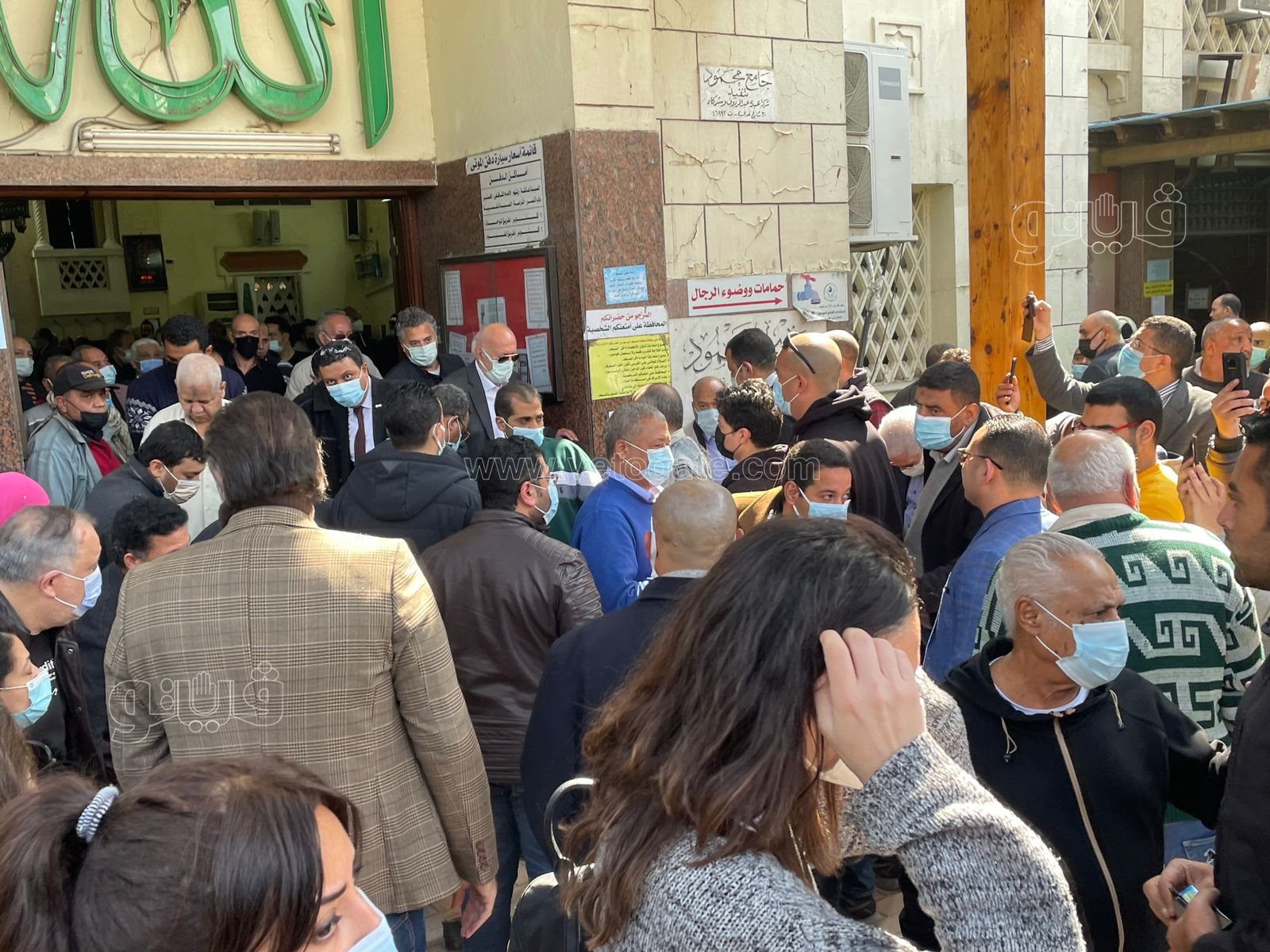 لحظة تشييع جثمان جالا فهمي من مسجد مصطفى محمود (5)