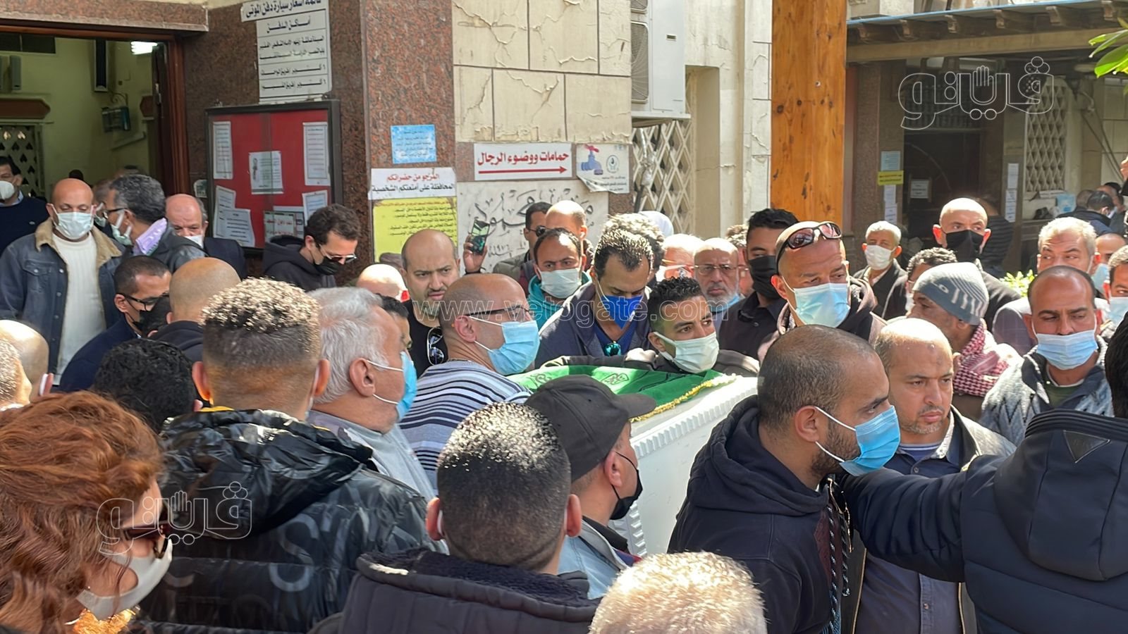 لحظة تشييع جثمان جالا فهمي من مسجد مصطفى محمود (7)