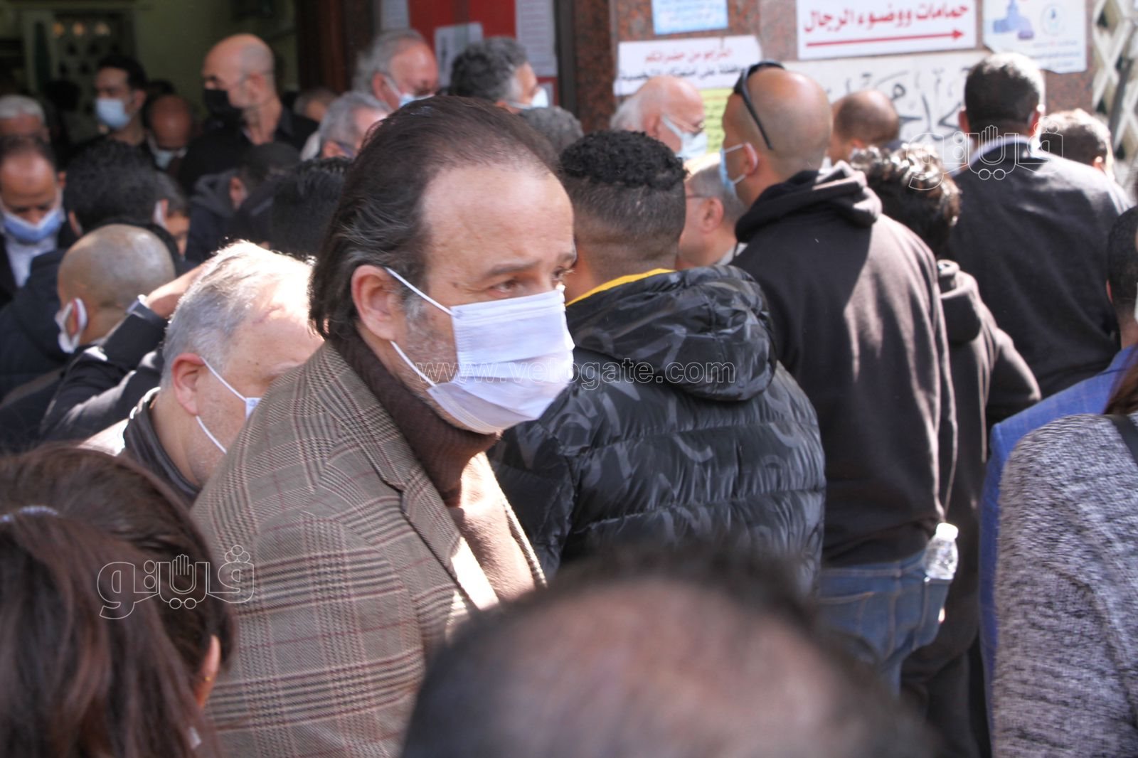 لحظة تشييع جثمان جالا فهمي من مسجد مصطفى محمود (23)