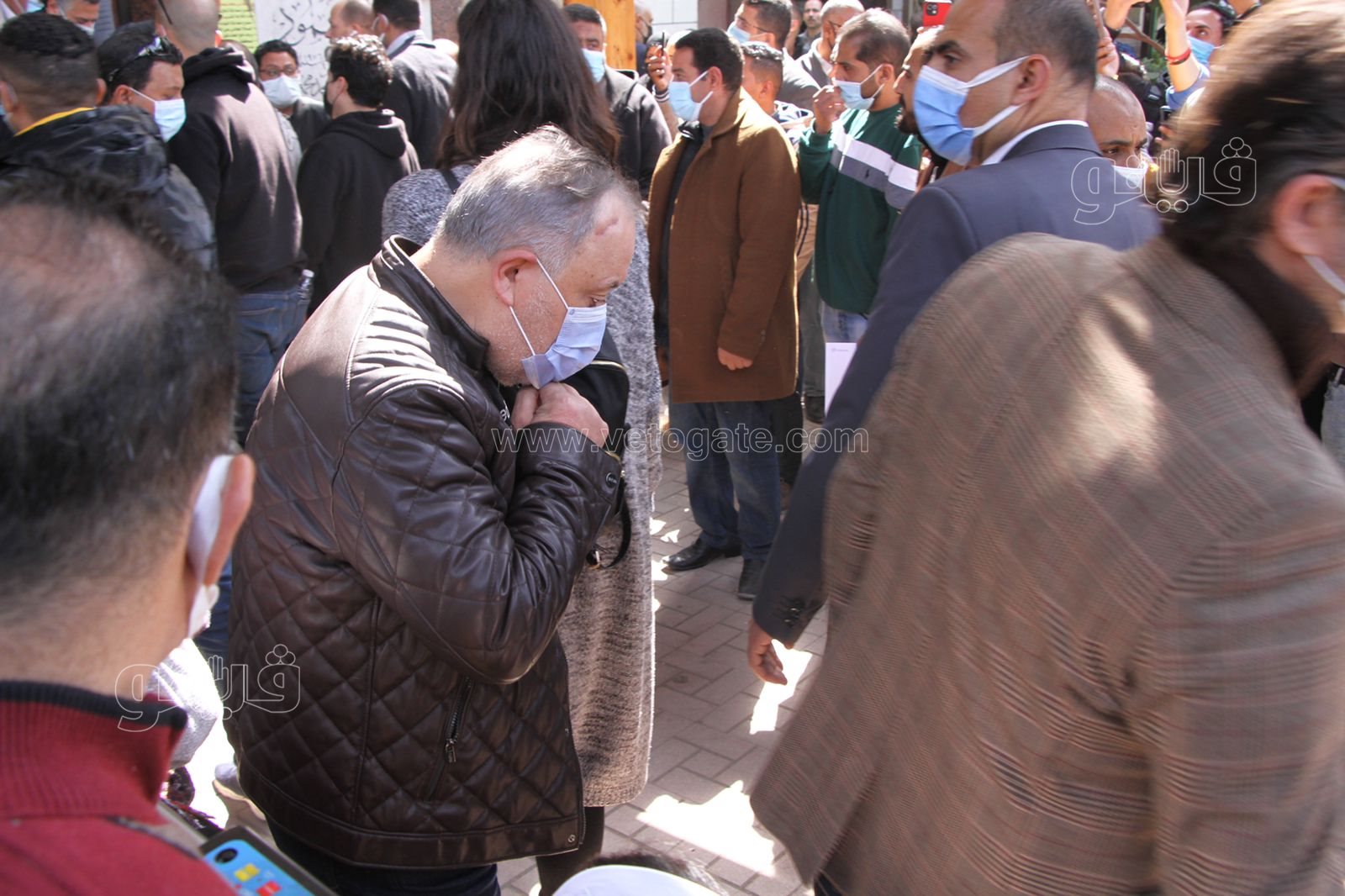 لحظة تشييع جثمان جالا فهمي من مسجد مصطفى محمود (26)