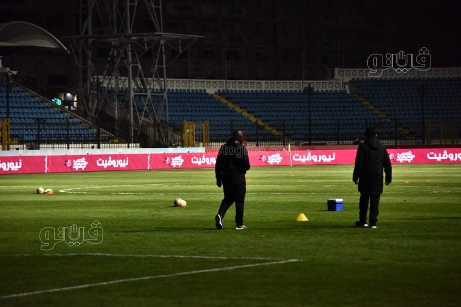 موسيماني والجهاز الفني يعاين أرضية الملعب (3)