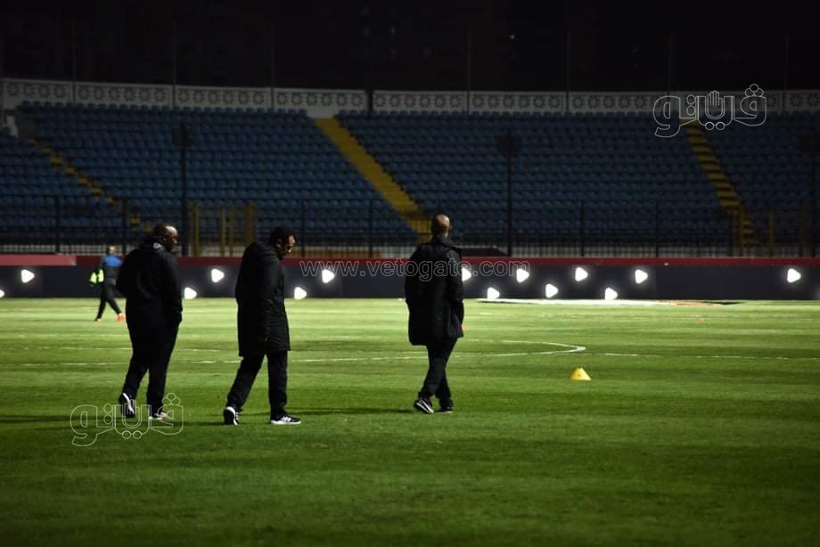 موسيماني والجهاز الفني يعاين أرضية الملعب (9)