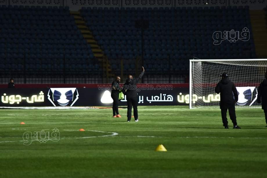 موسيماني والجهاز الفني يعاين أرضية الملعب (8)