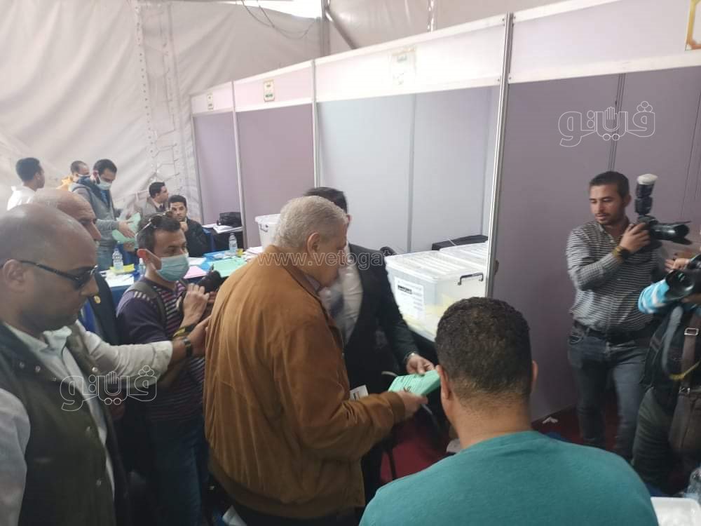 إبراهيم محلب يدلي بصوته في انتخابات المهندسين بالقاهرة (2)