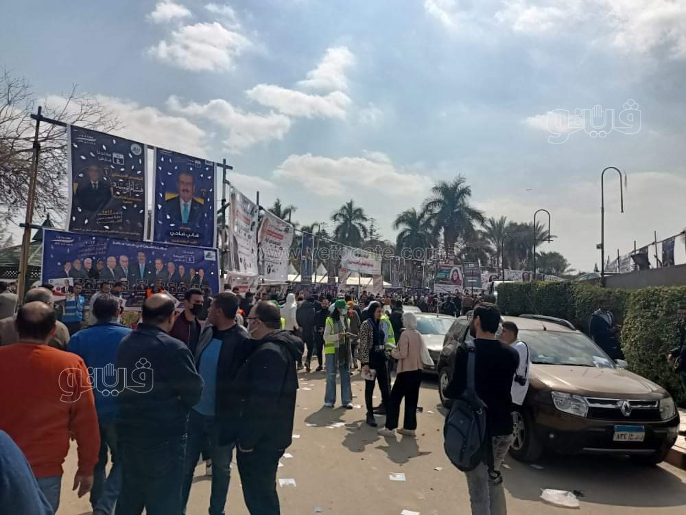 received_372356357773372