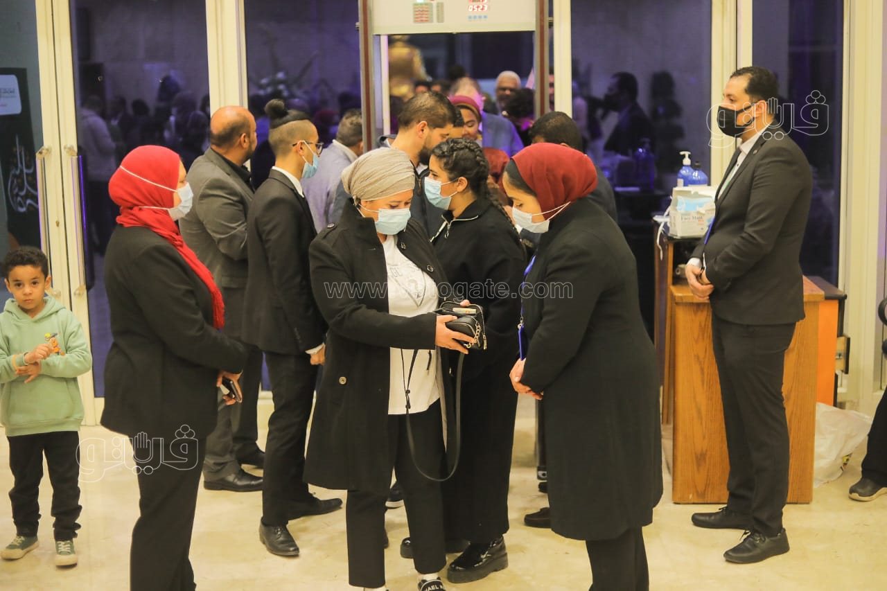 بهاء سلطان يشعل أوبرا جامعة مصر للعلوم والتكنولوجيا وسط حشود جماهيرية ضخمة (4)