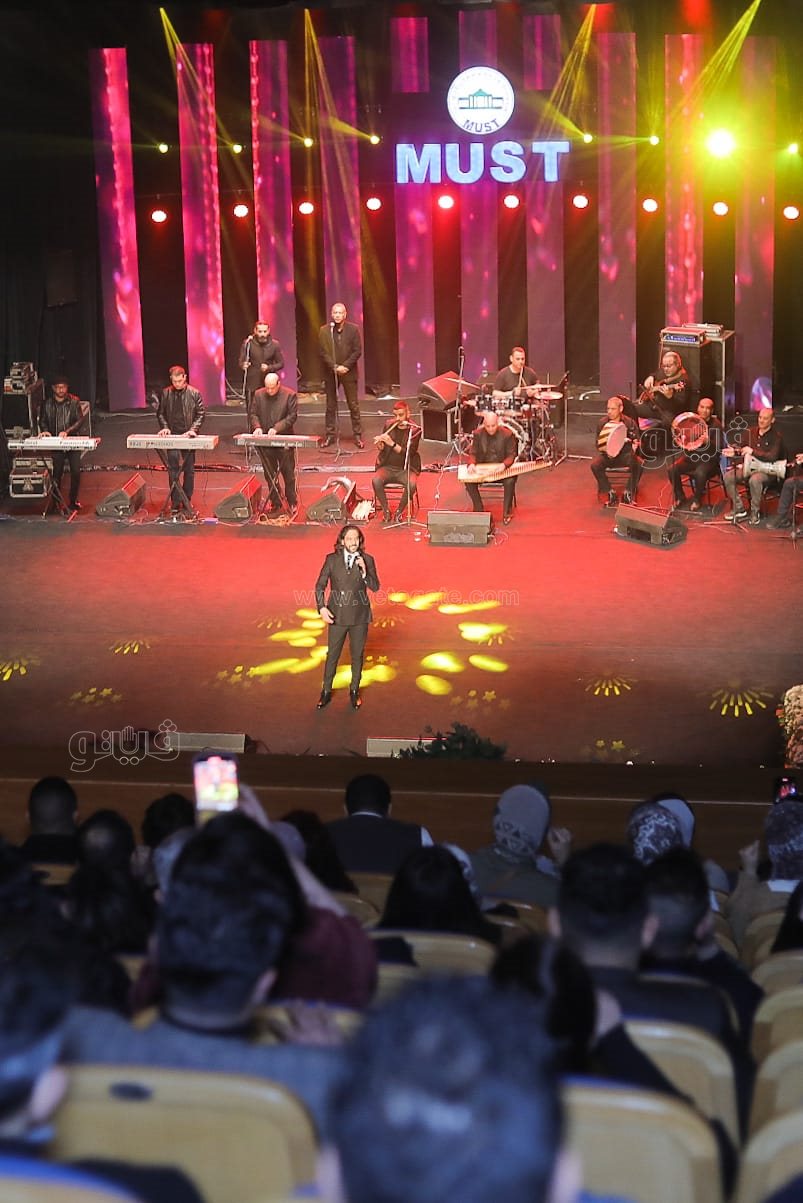 بهاء سلطان يشعل أوبرا جامعة مصر للعلوم والتكنولوجيا وسط حشود جماهيرية ضخمة (4)