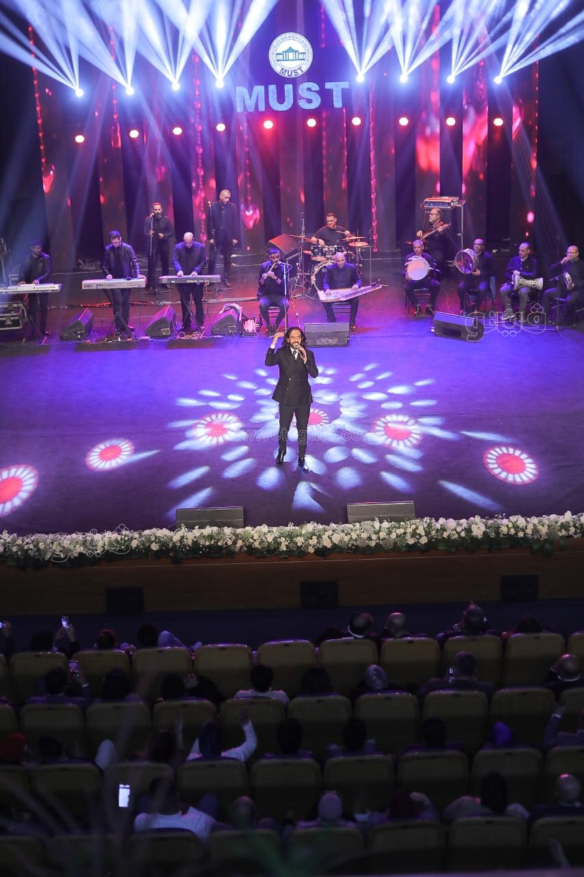 بهاء سلطان يشعل أوبرا جامعة مصر للعلوم والتكنولوجيا وسط حشود جماهيرية ضخمة (2)