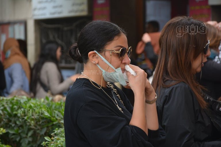 انهيار أصدقاء المذيع إياد داود خلال أداء صلاة الجنازة على روحه (23)