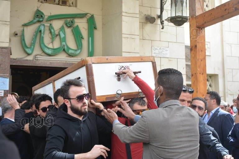 أصدقاء إياد داود يودعونه لمثواه الأخير بالبكاء (1)