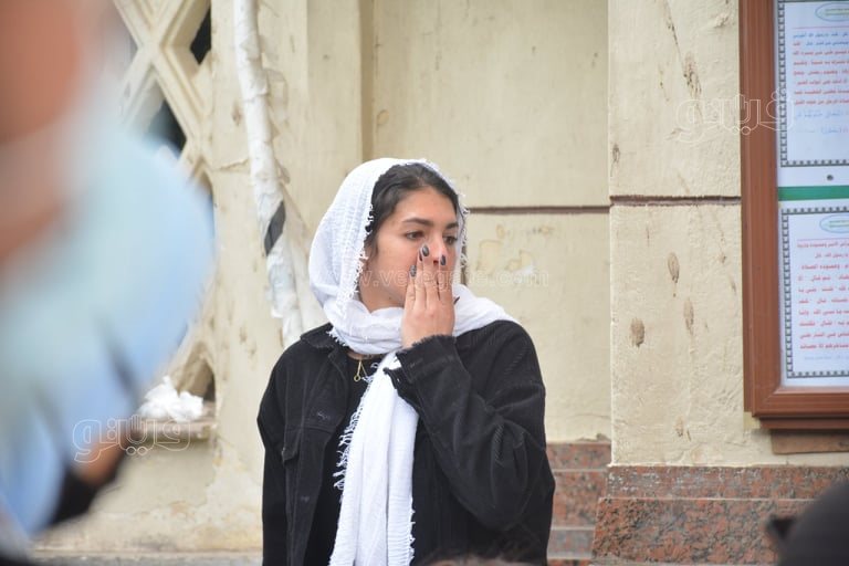 أصدقاء إياد داود يودعونه لمثواه الأخير بالبكاء (11)