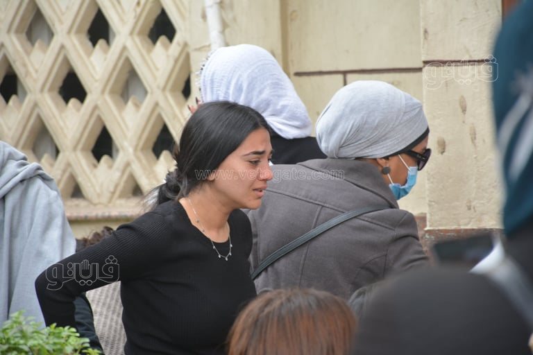 أصدقاء إياد داود يودعونه لمثواه الأخير بالبكاء (32)