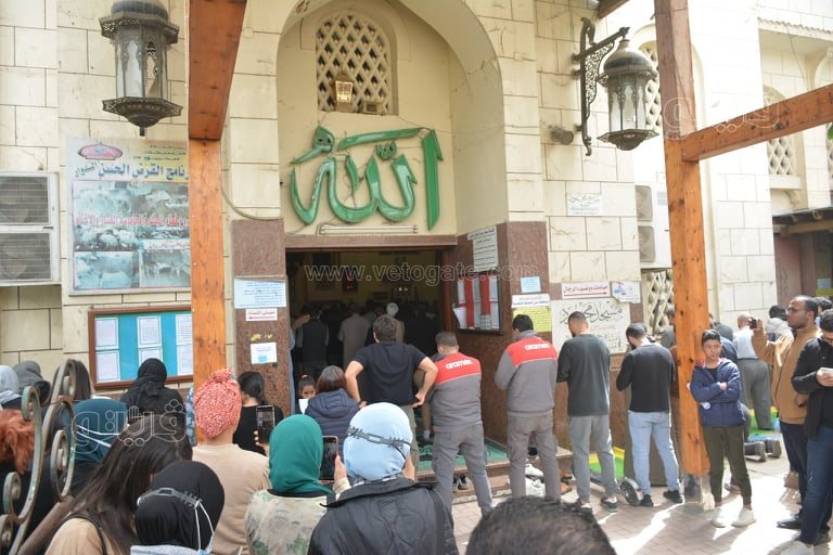 أصدقاء إياد داود يودعونه لمثواه الأخير بالبكاء (34)