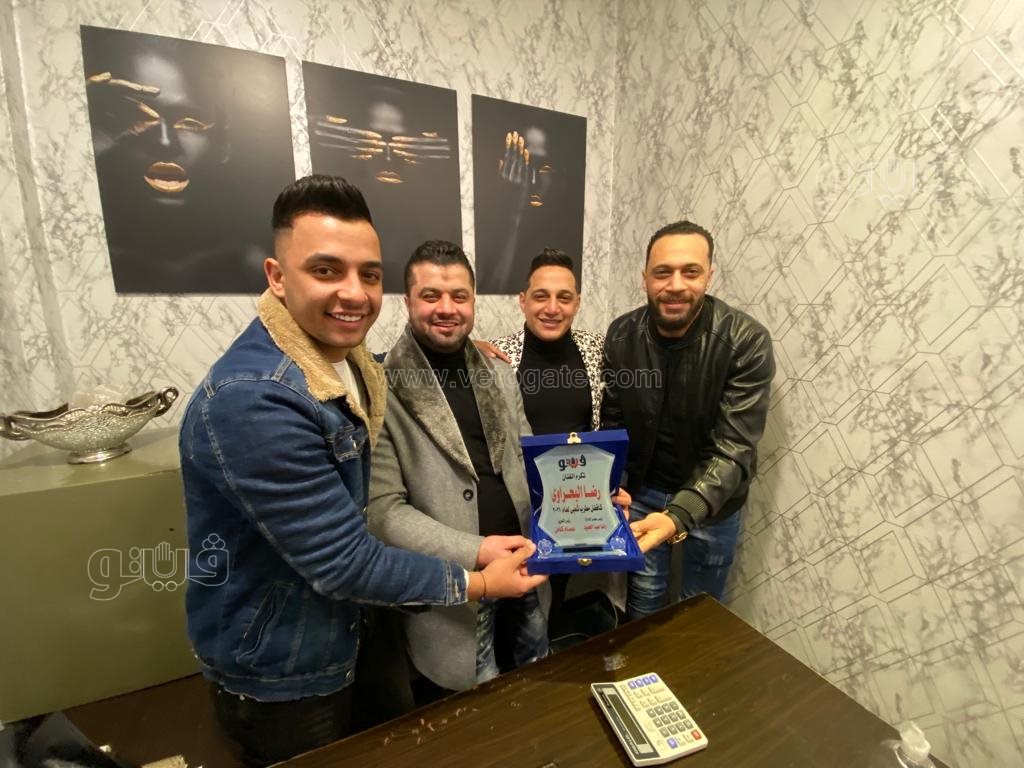 فيتو تكرم رضا البحراوي كأفضل مطرب شعبي لعام 2021  (2)