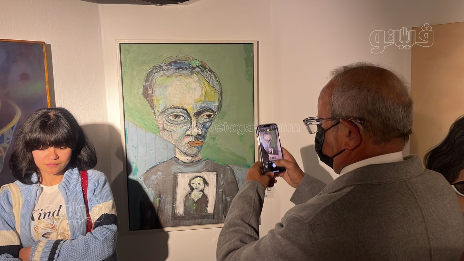 ساويرس يلتقط صورا تذكارية مع المشاركين بجوائز فاروق حسني (2)