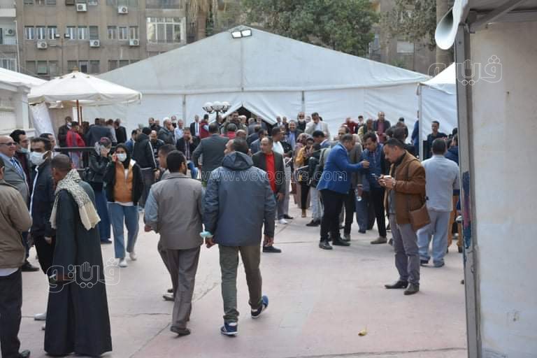 مشادة كلامية بين ياسر قورة واللجنة المشرفة على انتخابات رئاسة الوفد (5)