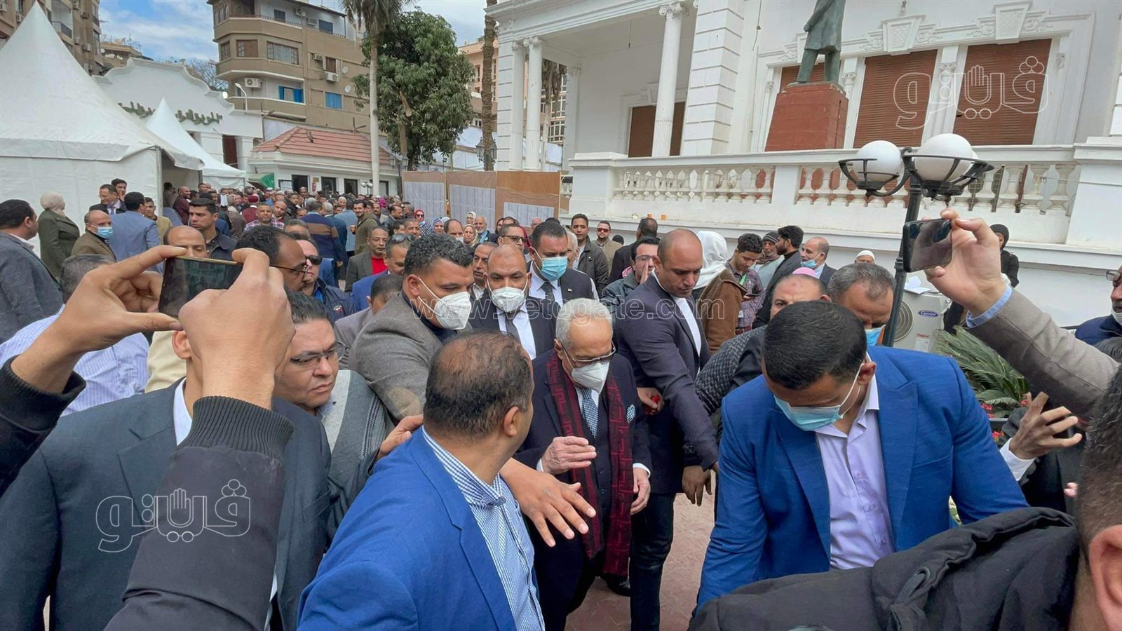 أبو شقة يصل مقار الاقتراع للإدلاء بصوته في انتخابات رئاسة الوفد (15)