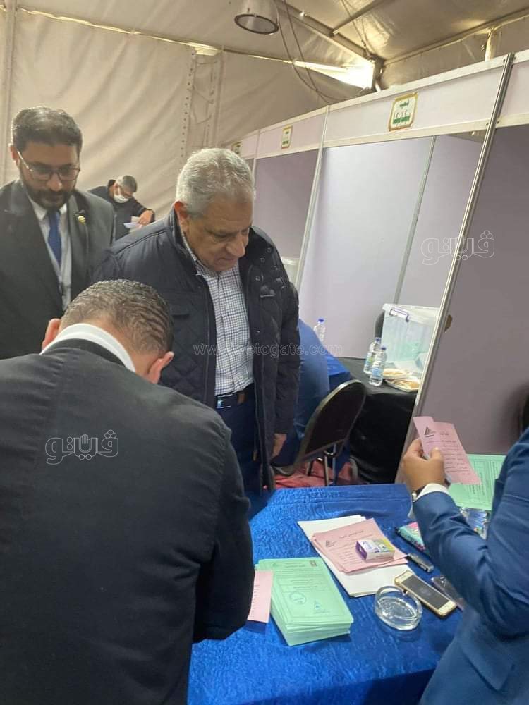 إبراهيم محلب يدلي بصوته في جولة الإعادة بانتخابات المهندسين على مقعد النقيب العام (1)