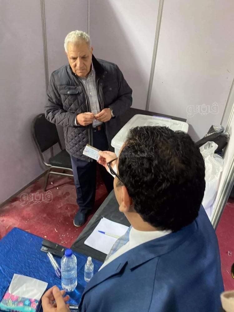 إبراهيم محلب يدلي بصوته في جولة الإعادة بانتخابات المهندسين على مقعد النقيب العام (3)