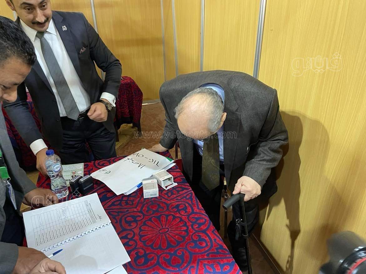 مصطفى الفقى يدلى بصوته فى انتخابات رئاسة حزب الوفد (3)