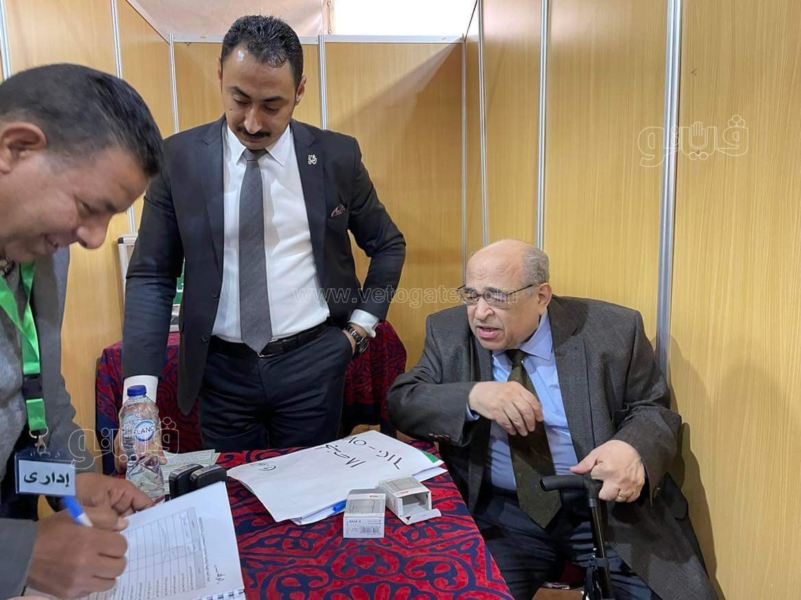 مصطفى الفقى يدلى بصوته فى انتخابات رئاسة حزب الوفد (10)