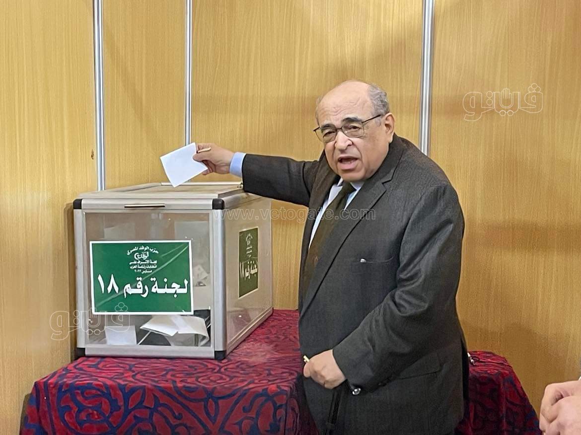 مصطفى الفقى يدلى بصوته فى انتخابات رئاسة حزب الوفد (11)