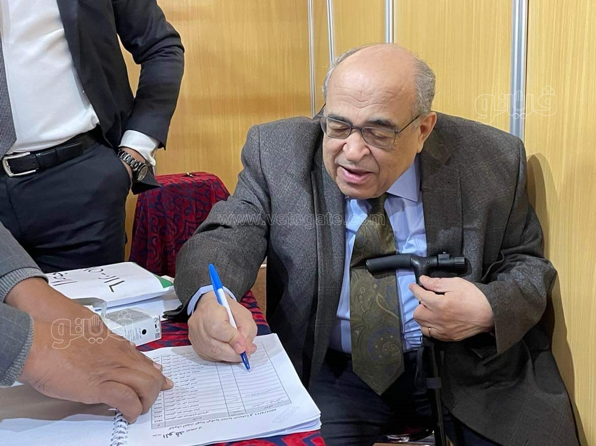 مصطفى الفقى يدلى بصوته فى انتخابات رئاسة حزب الوفد (12)