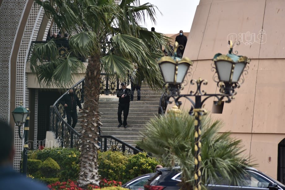 المئات يشاركون في صلاة الجنازة على أنيسة حسونة بمسجد الشرطة (2)