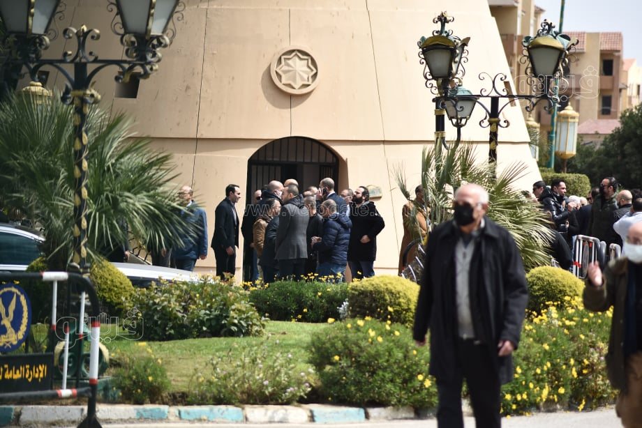 المئات يشاركون في صلاة الجنازة على أنيسة حسونة بمسجد الشرطة (7)