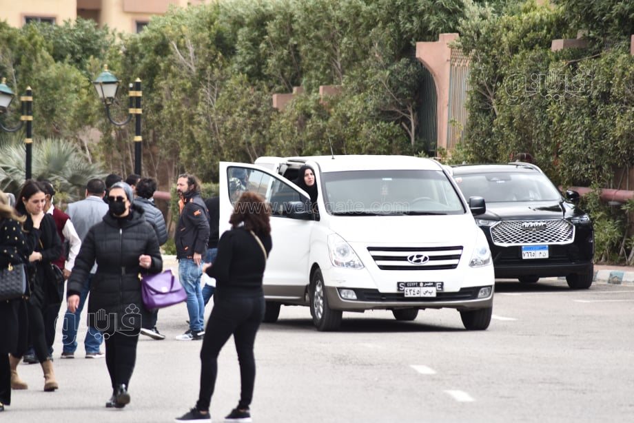 المئات يشاركون في صلاة الجنازة على أنيسة حسونة بمسجد الشرطة (10)