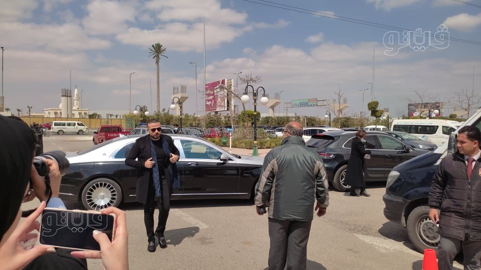 المئات يشاركون في صلاة الجنازة على أنيسة حسونة بمسجد الشرطة (12)