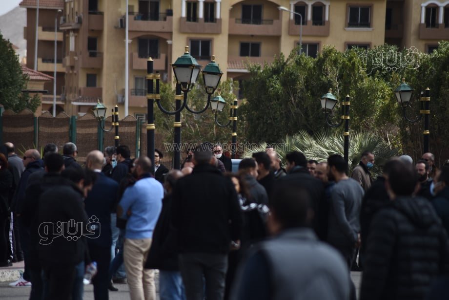 المئات يشاركون في صلاة الجنازة على أنيسة حسونة بمسجد الشرطة (17)