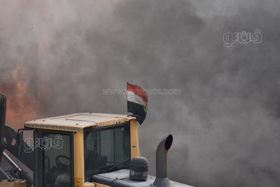 استمرار عمليات الإطفاء للسيطرة على حريق مصنع البويات بأبو رواش (10)