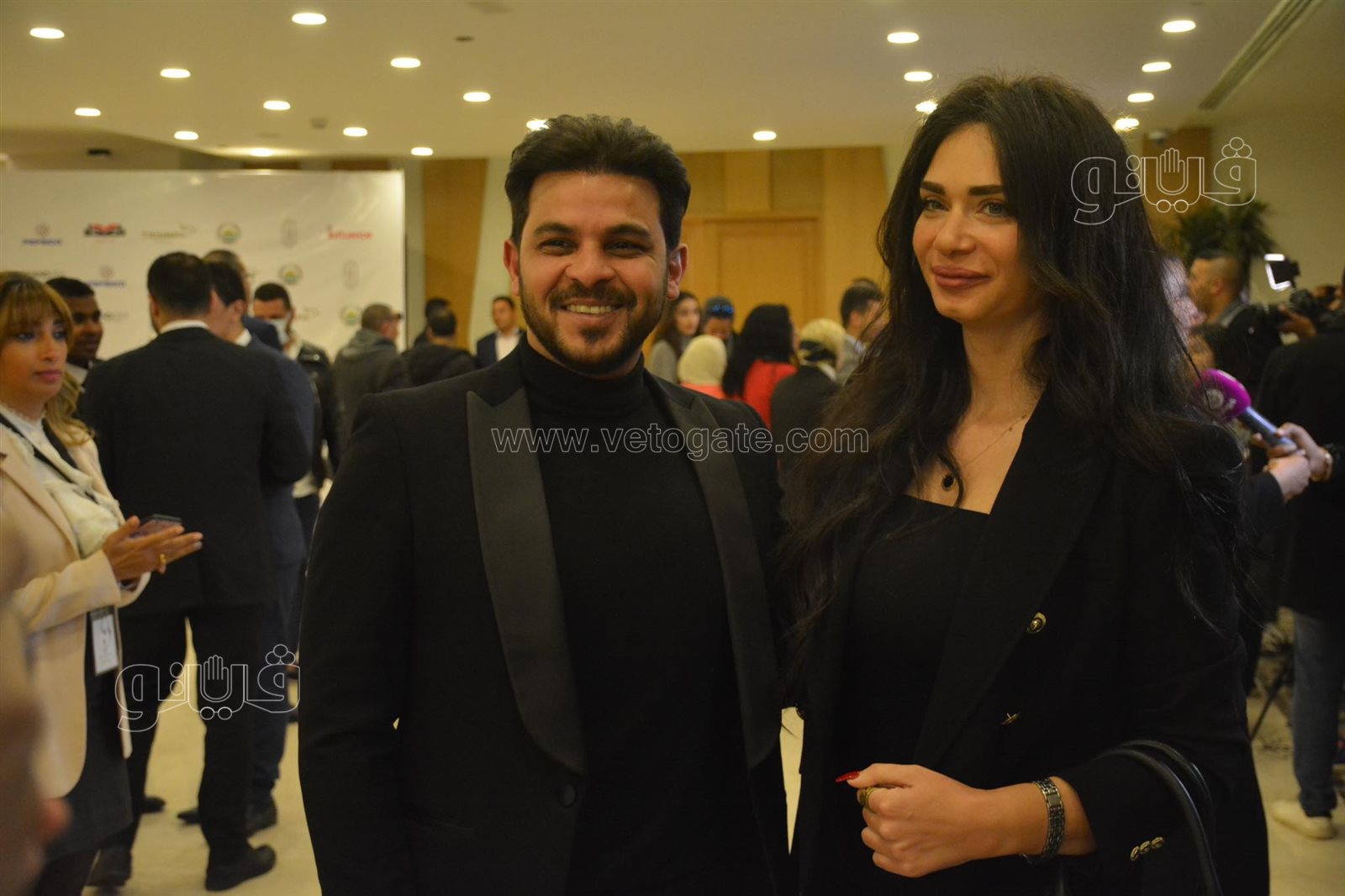 محمد رشاد وخطيبته يخطفان الأنظار في مؤتمر شارع أليف (1)