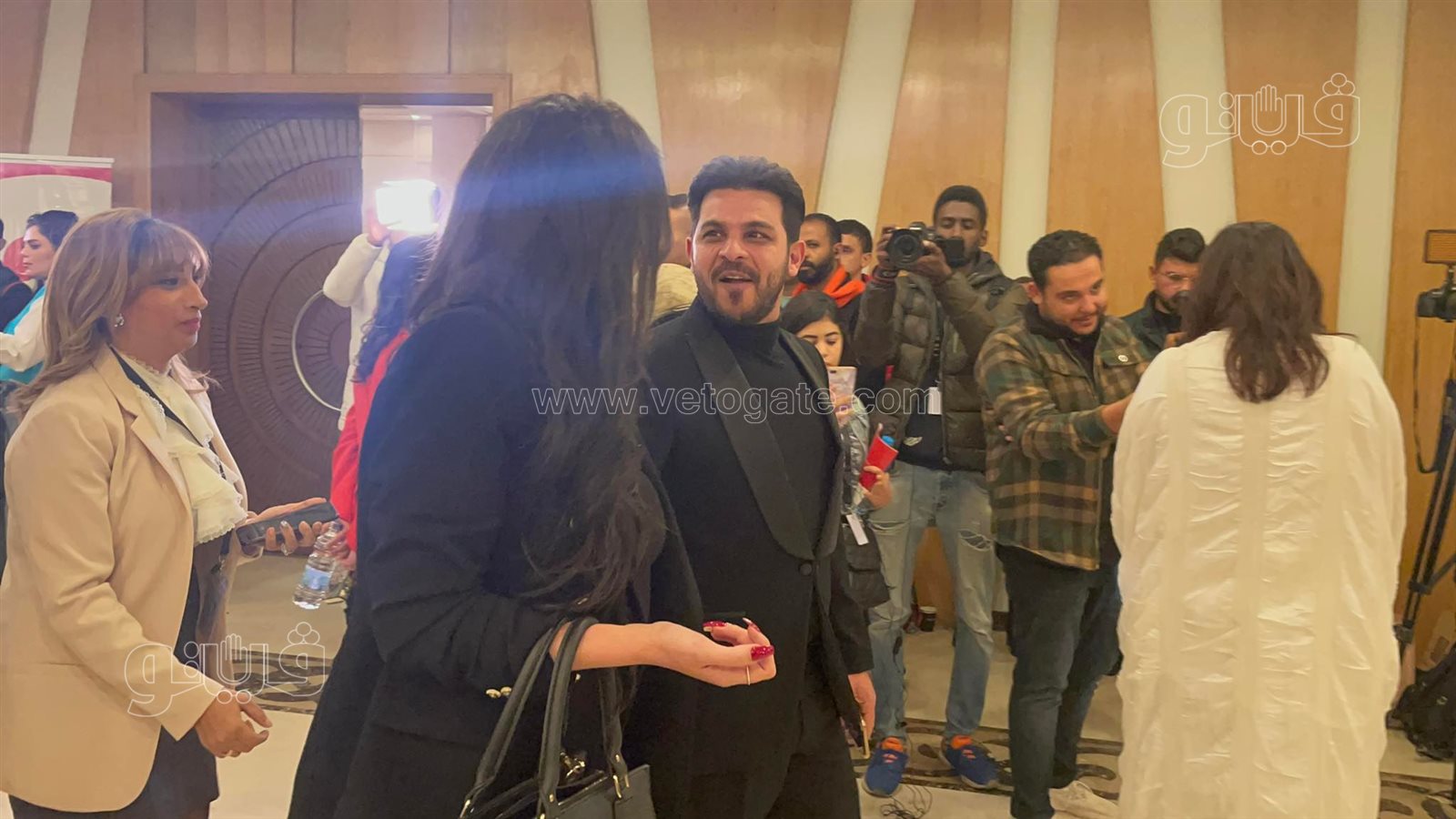 محمد رشاد وخطيبته يخطفان الأنظار في مؤتمر شارع أليف (3)