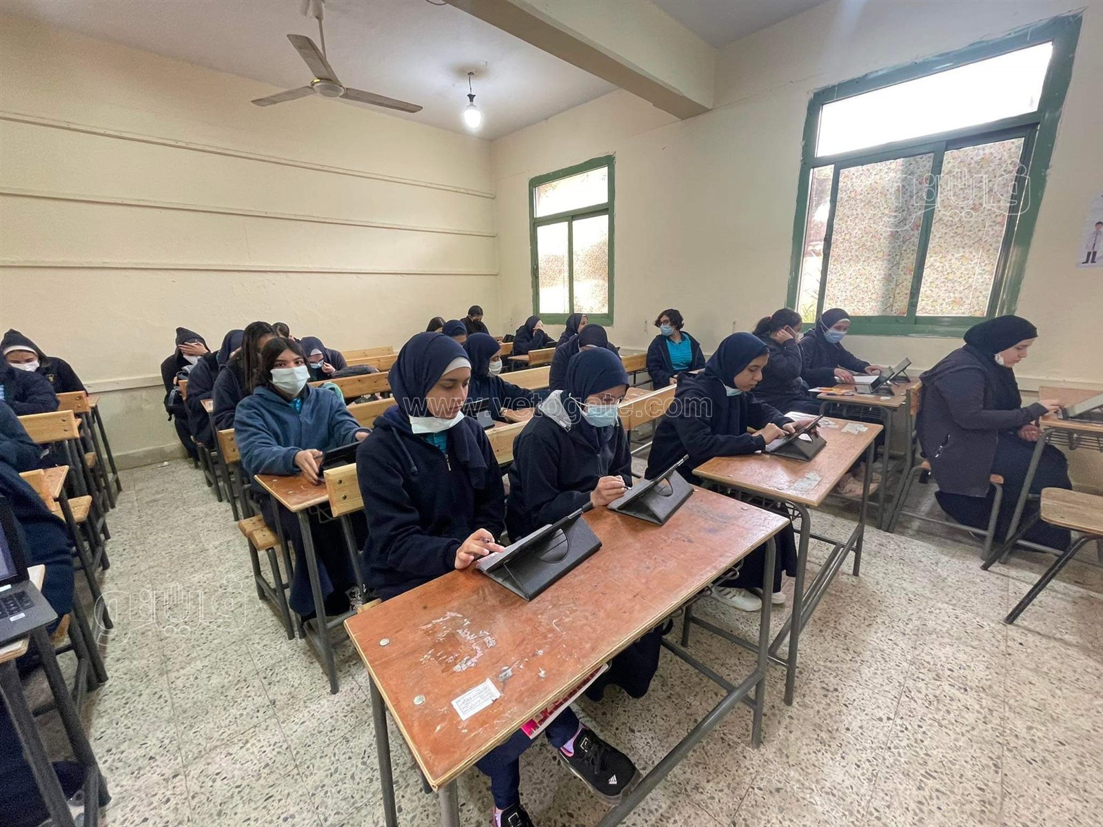 طالبات أولى ثانوي في العجوزة يؤدون الامتحان التجريبي على التابلت (2)