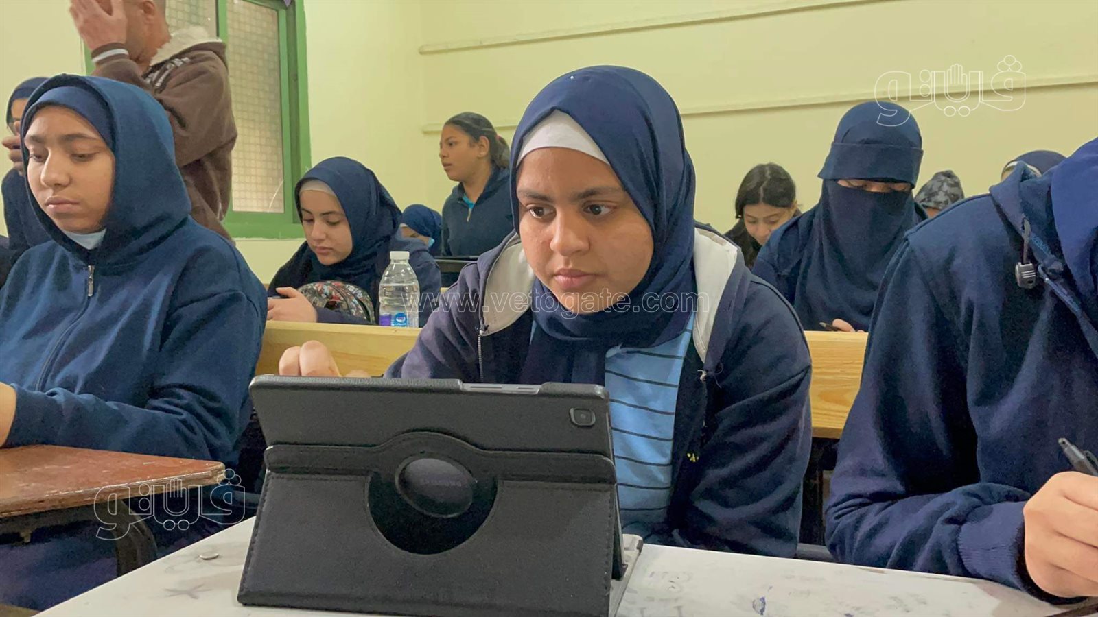 طالبات أولى ثانوي في العجوزة يؤدون الامتحان التجريبي على التابلت (3)