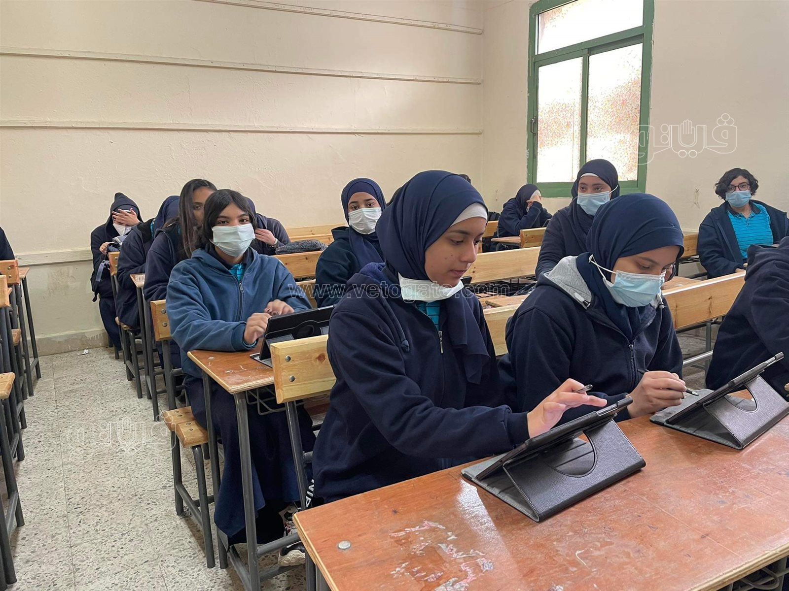 طالبات أولى ثانوي في العجوزة يؤدون الامتحان التجريبي على التابلت (5)