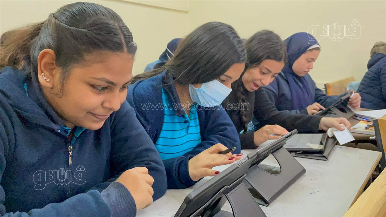 طالبات أولى ثانوي في العجوزة يؤدون الامتحان التجريبي على التابلت (9)