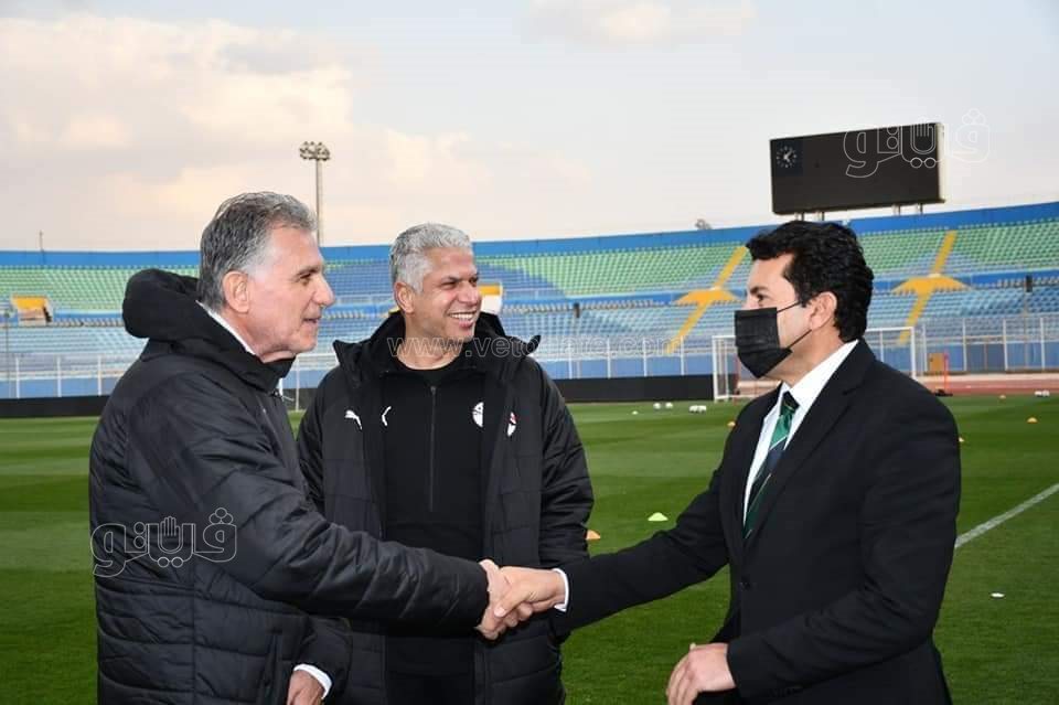 وزير الرياضة مع المنتخب (6)