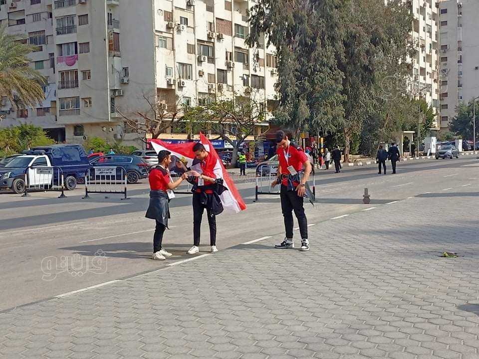 توافد الجماهير إلى استاد القاهرة لحضور مباراة مصر والسنغال (10)