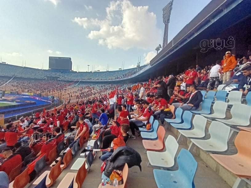 احتشاد الجماهير المصرية باستاد القاهرة قبل مواجهة السنغال (3)